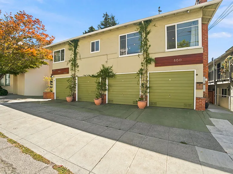 864 Erie St — Photo 34