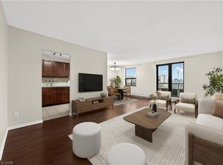 1100 Courtland Ave E #605, Kitchener, ON N2C2H9