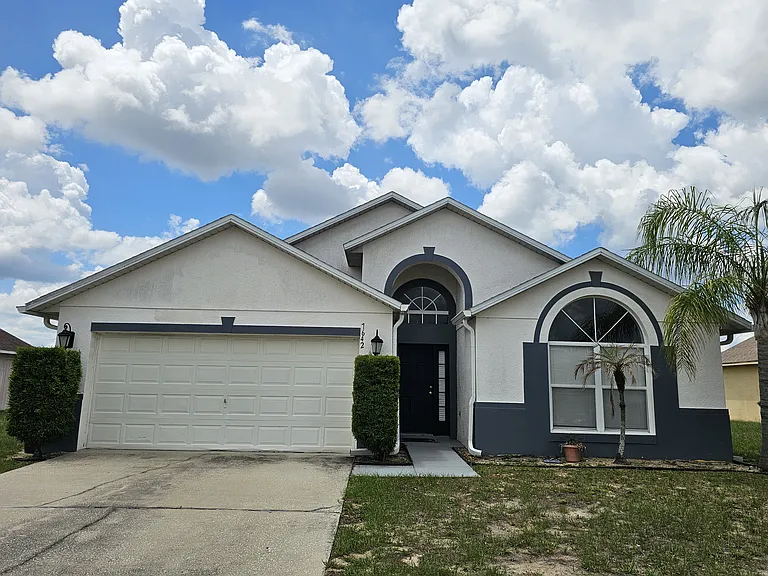 7642 Fordham Creek Ln — Photo 1