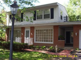 3142 Thornberry Ln, Glenview, IL 60025