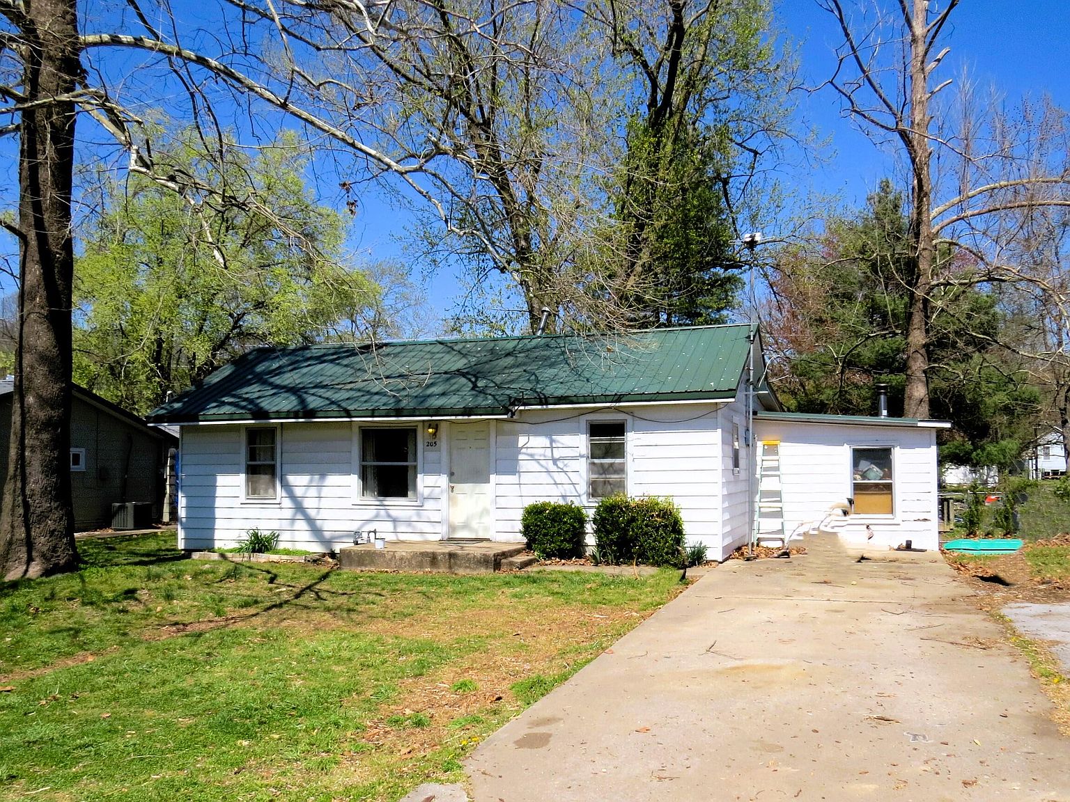 205 West 13th Street, Cassville, Mo 65625 