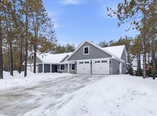 1789 Saint Andrews Pl, New Richmond, WI 54017