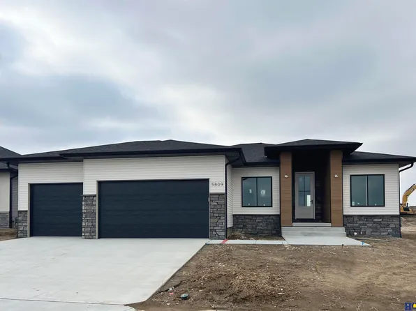 5809 SW Sierra Madre Dr, Lincoln, NE 68523