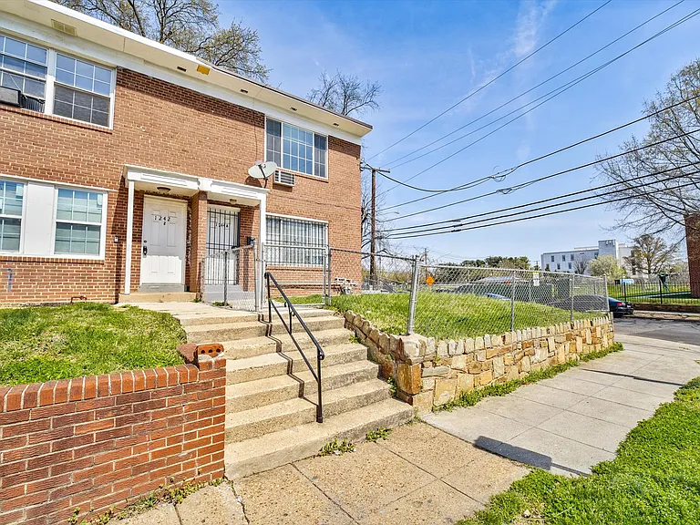 1244 Savannah Pl SE #B — Photo 28