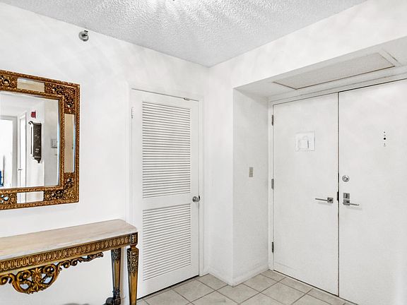 5th image of 115 Lakeshore Drive #1549