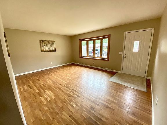 4th image of 2407 Woodbine Ave