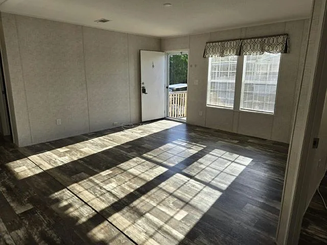 3 bed, 2.0 bath, 1040 sqft, $1,850 — Photo 4