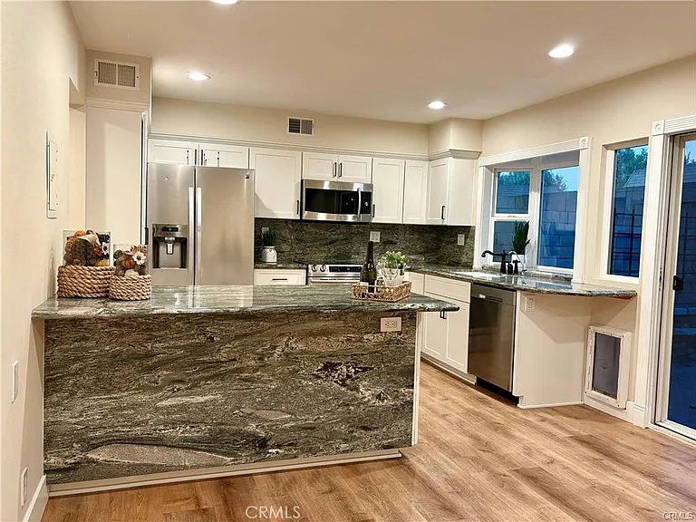 18195 Canyon Ct — Photo 8