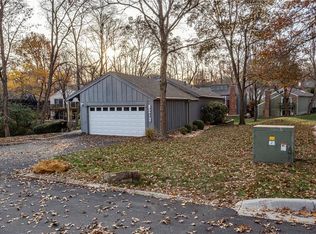 8213 N Overland Dr, Kansas City, MO 64151
