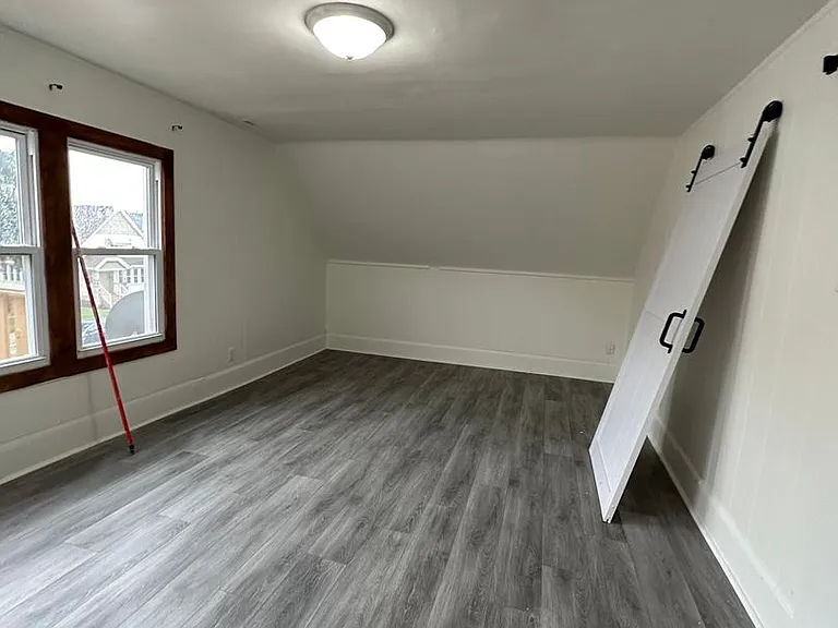 2804 W Lincoln Ave — Photo 5