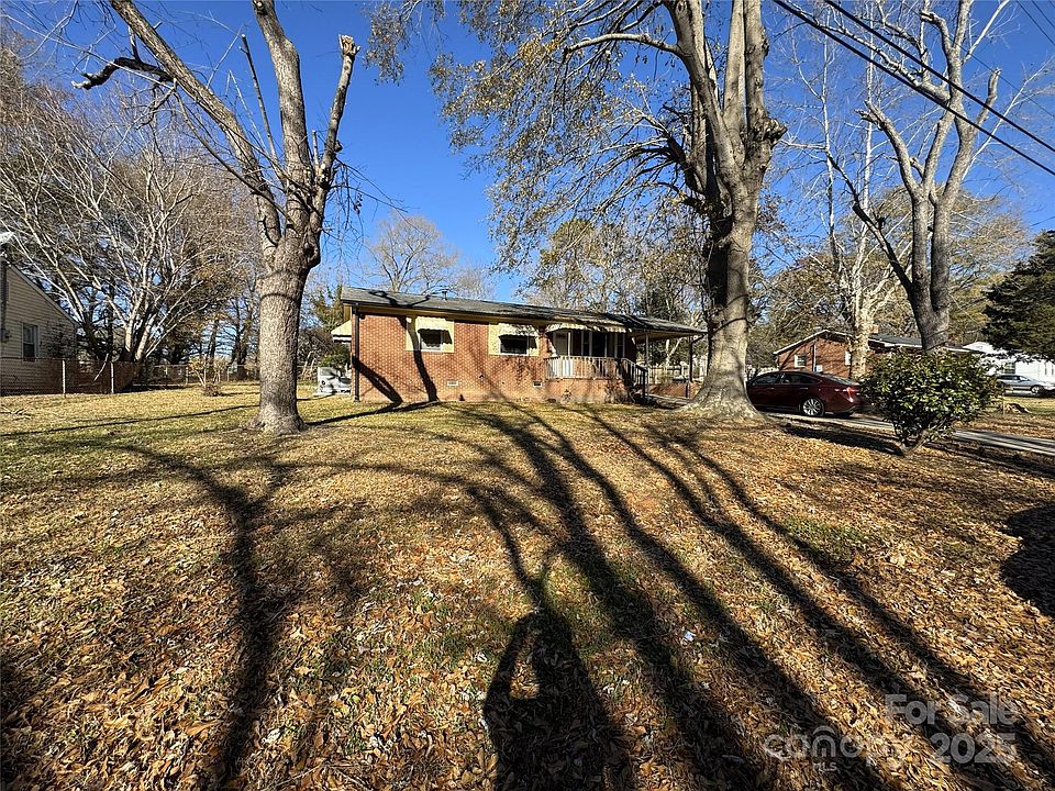 1st image of 2724 Mary Ave