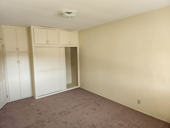 2nd image of 423 W Willow St