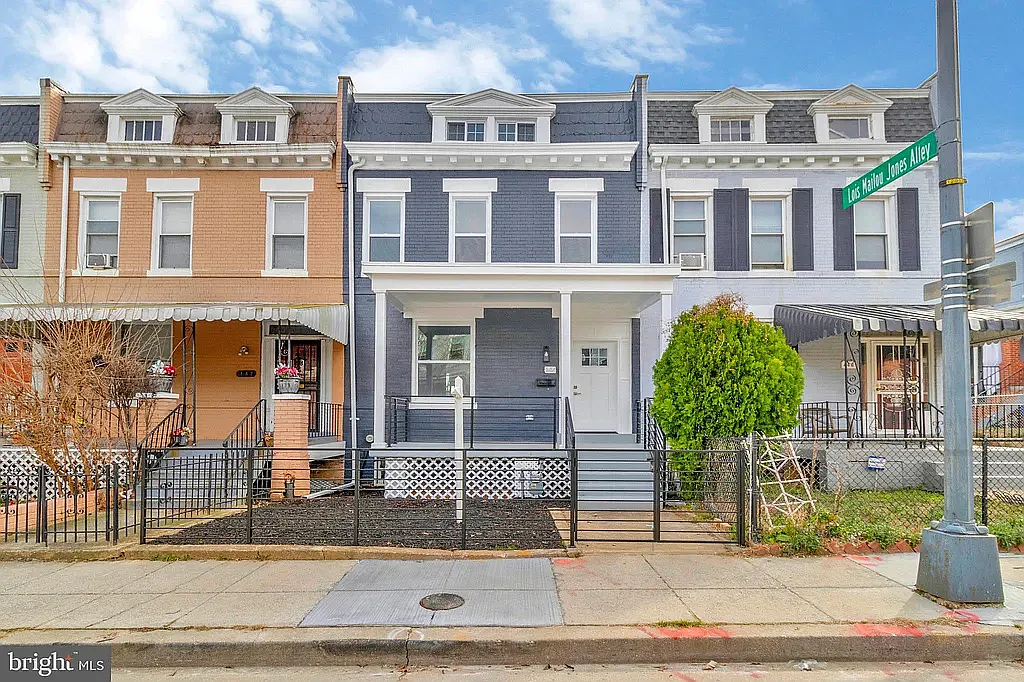 3 bed, 2040 sqft, $4,700 — Photo 4