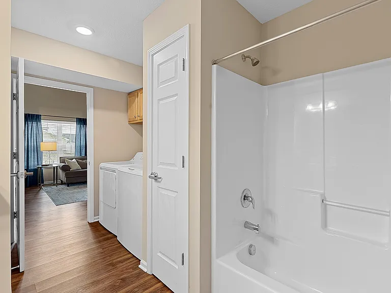 Redwood Perrysburg Woodmont Drive — Photo 23
