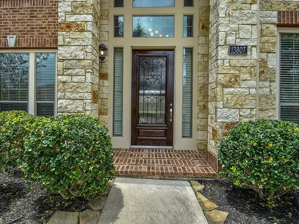 13807 Lakewater Dr, Pearland, TX 77584