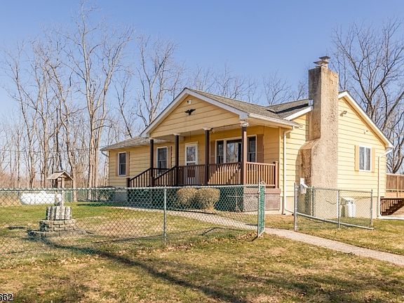 2nd image of 44 Walnut Road