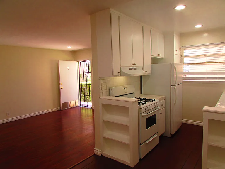 1756 N Gramercy Pl #5 — Photo 5
