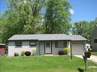 26 W Oak St, Lake In The Hills, IL 60156