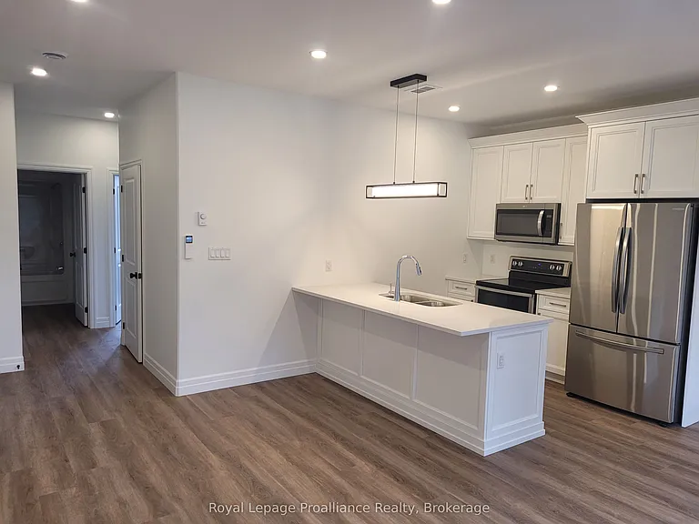 15 Bay St #4 — Photo 14