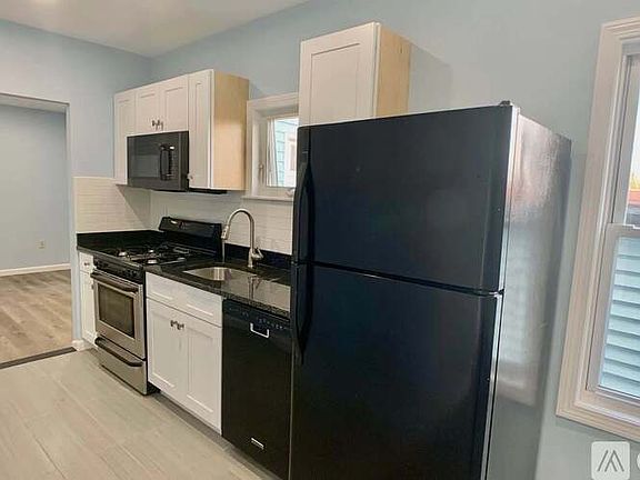 5th image of 36 N Clarendon St #1FR