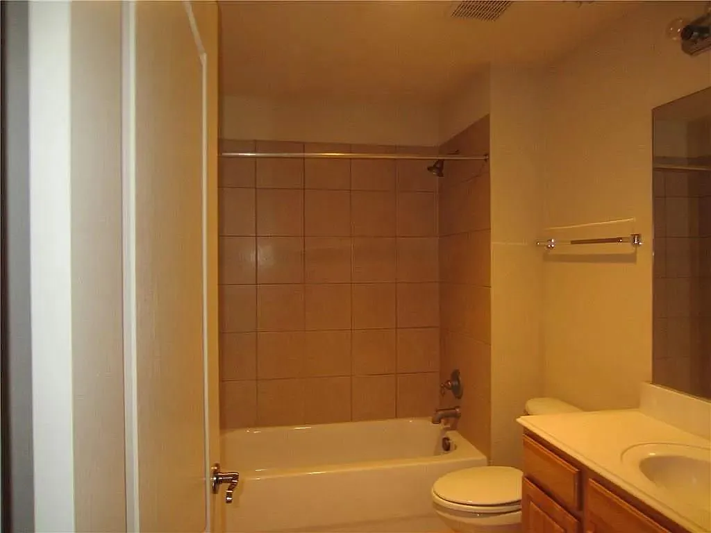 3 bed, 1684 sqft, $2,400 — Photo 2