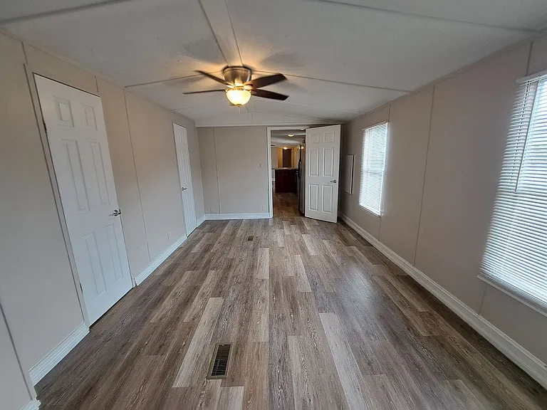 2821 Hillcrest Ave #8 — Photo 9