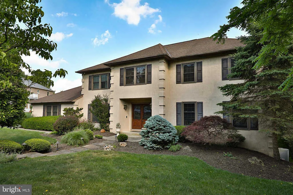 1429 Treetop Ln photo 1