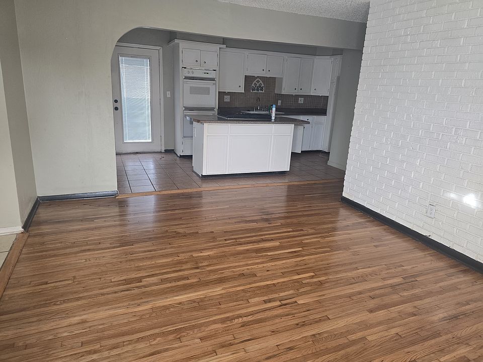 2nd image of 527 E 57th Pl N