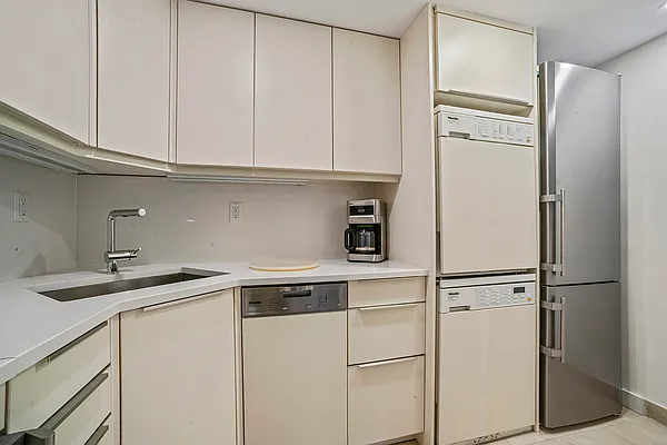 Rented by CitiSuites International Realty | media 6