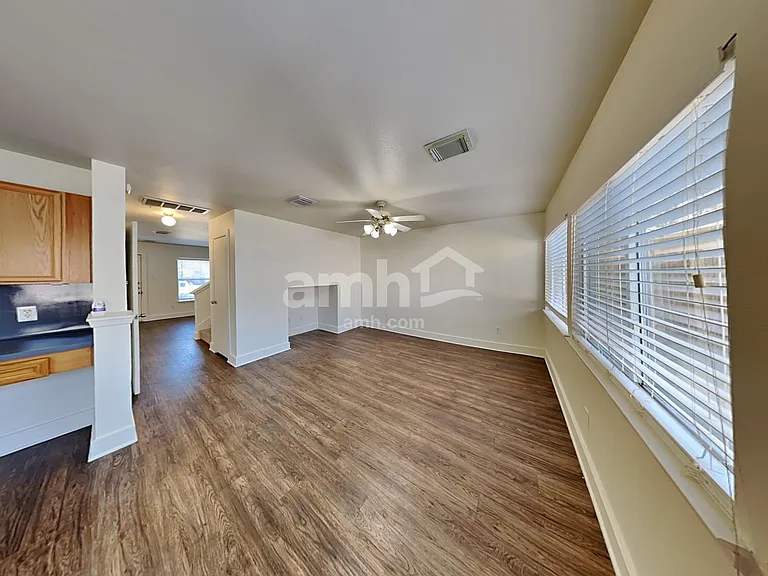 817 Lightningbug Ln — Photo 5