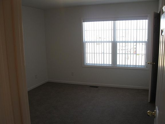 5th image of 405 W 1st Ave