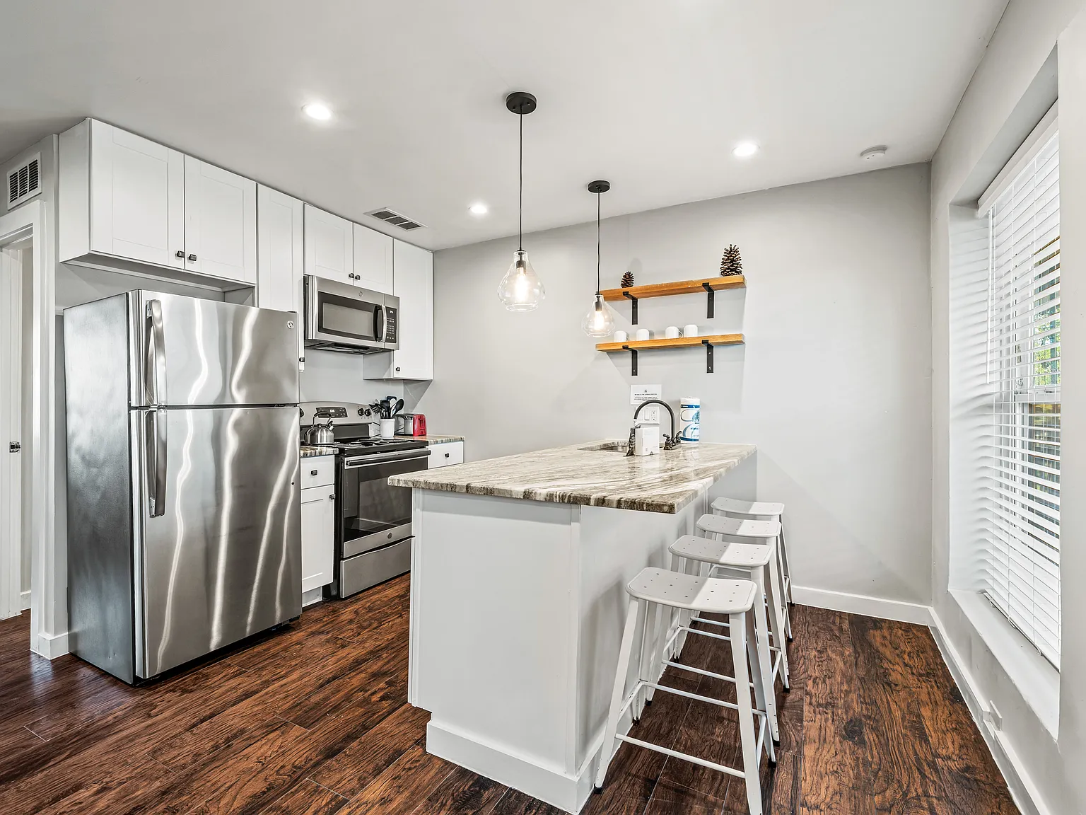 1 bed, 600 sqft, $2,000 — Photo 3