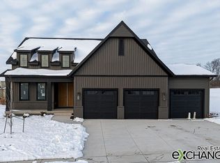 5278 Eastbourne Ave, Bettendorf, IA