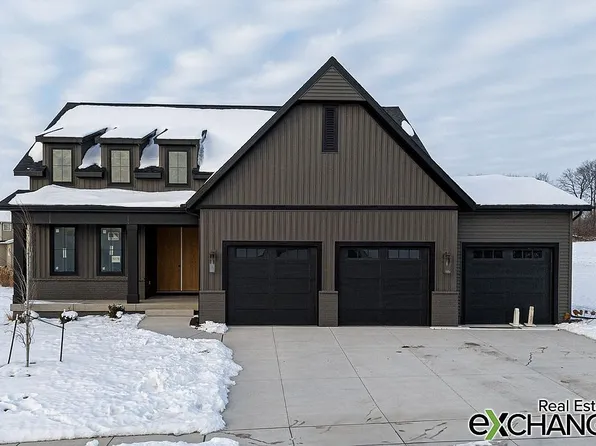 5278 Eastbourne Ave, Bettendorf, IA 52722