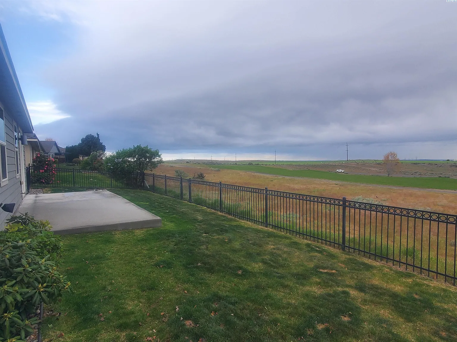 3 bed, 2.0 bath, 1560 sqft, $2,175 — Photo 2