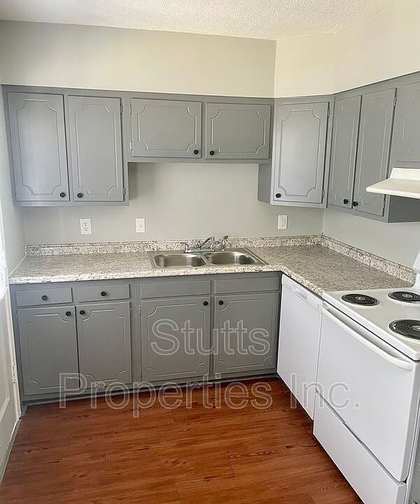 1st image of 1975 Darby Dr Unit B1