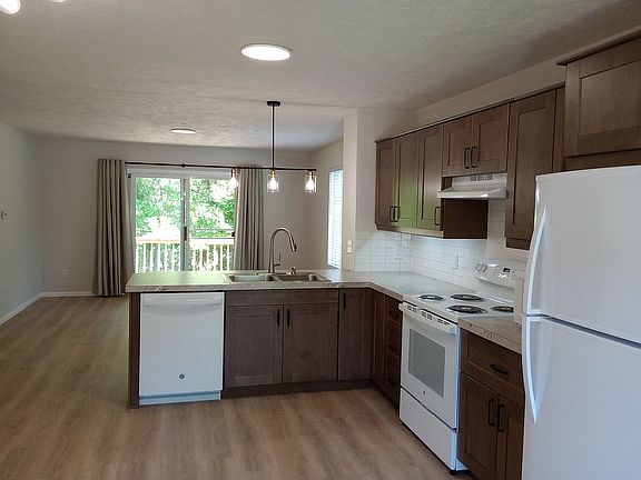 2nd image of 397 Oak Harbor Ct