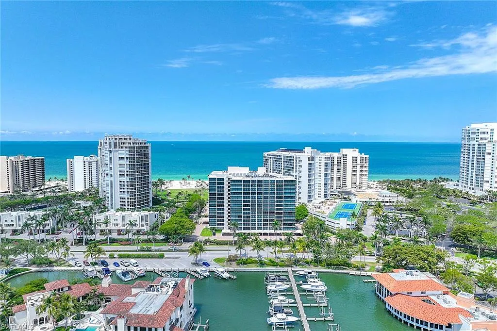 2 bed, 2.0 bath, 2116 sqft, $12,000 — Photo 3