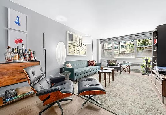 2nd image of 333 E 14th St APT 2D