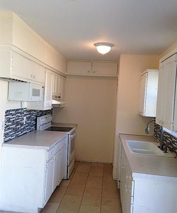 2nd image of 1725 Lorraine Dr