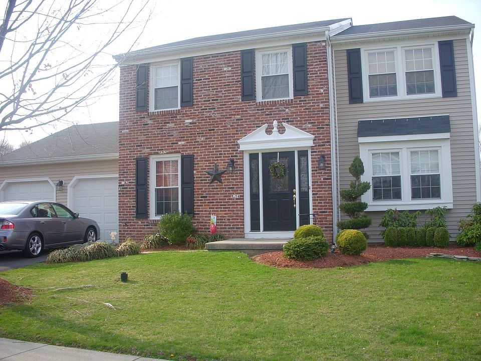 CENTER HALL COLONIAL