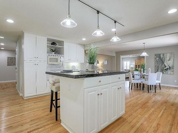 2nd image of 533 Sunnymount Ave