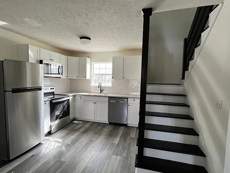 802 Aubrey Ave — Photo 7