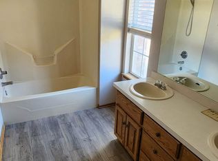 9900 Fox Fair Holw, Midwest City, OK 73130