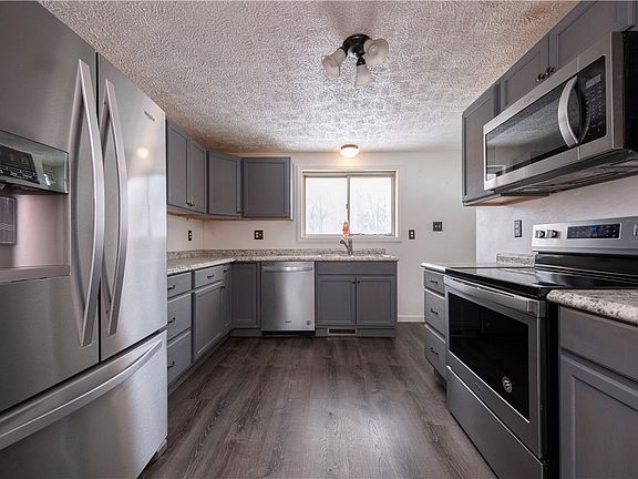 3rd image of 1020 Roosevelt Way