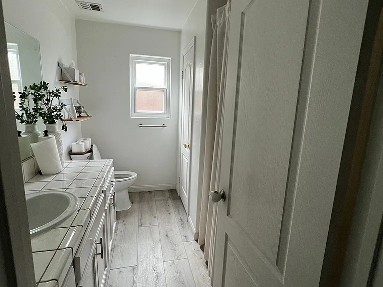 4319 Templeton St — Photo 8