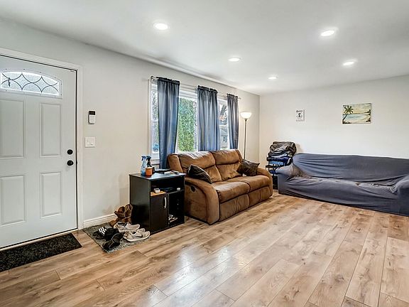 5th image of 3581 Etna St