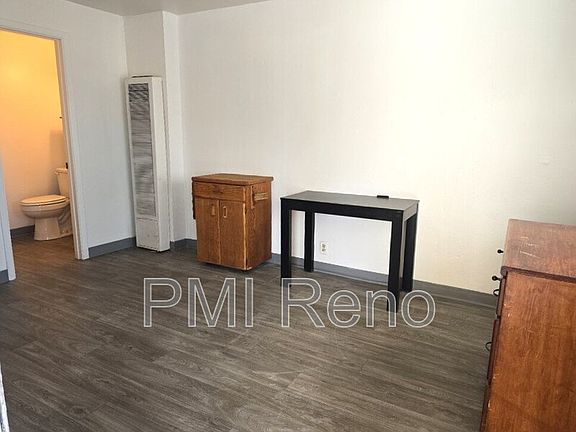 3rd image of 140 Victorian Ave Unit 4