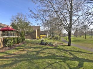 565 Pequot Ln, Stratford, CT 06614