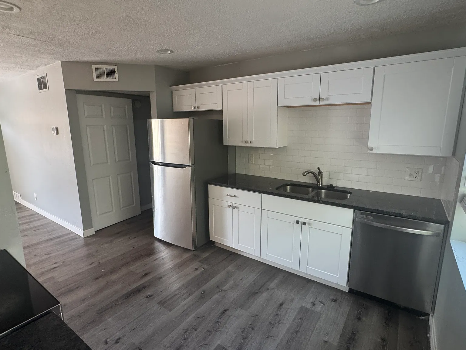 3 bed, 918 sqft, $2,095 — Photo 3